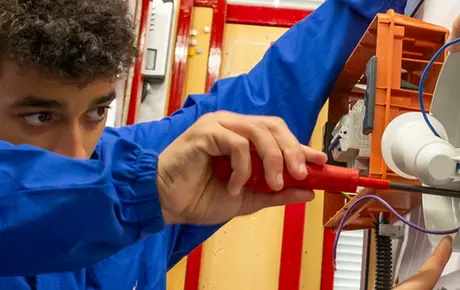 Installatore impianti elettrici civili  e industriali